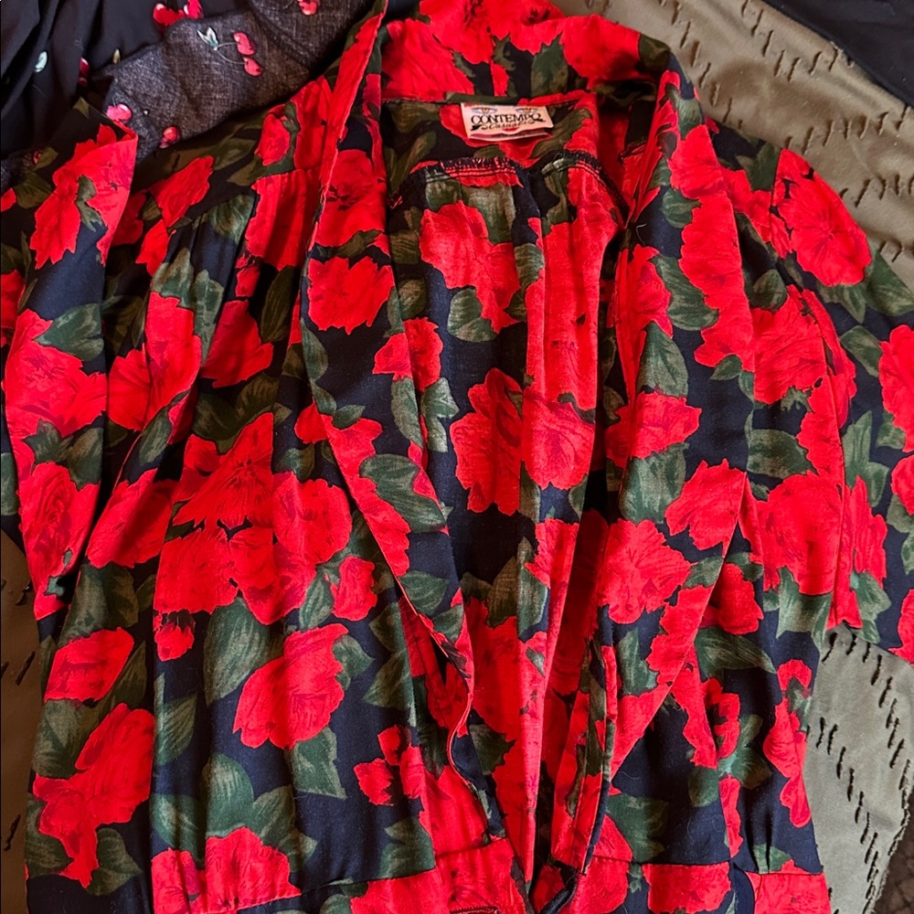 Vintage Black & Red Floral Maxi Dress – V-Neck, Short Sleeve - Picture 2 of 2